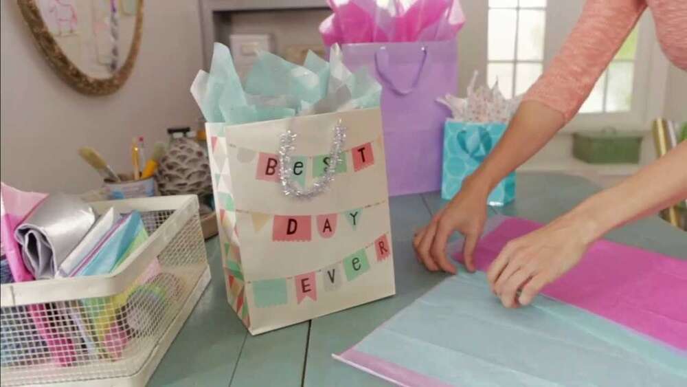 How to Put Tissue Paper in a Gift Bag