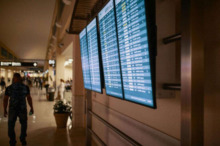 Do Airlines Prefer Hard Or Soft Luggage