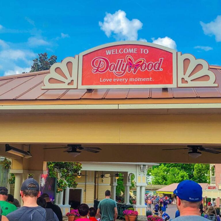 Can You Bring A Backpack Into Dollywood