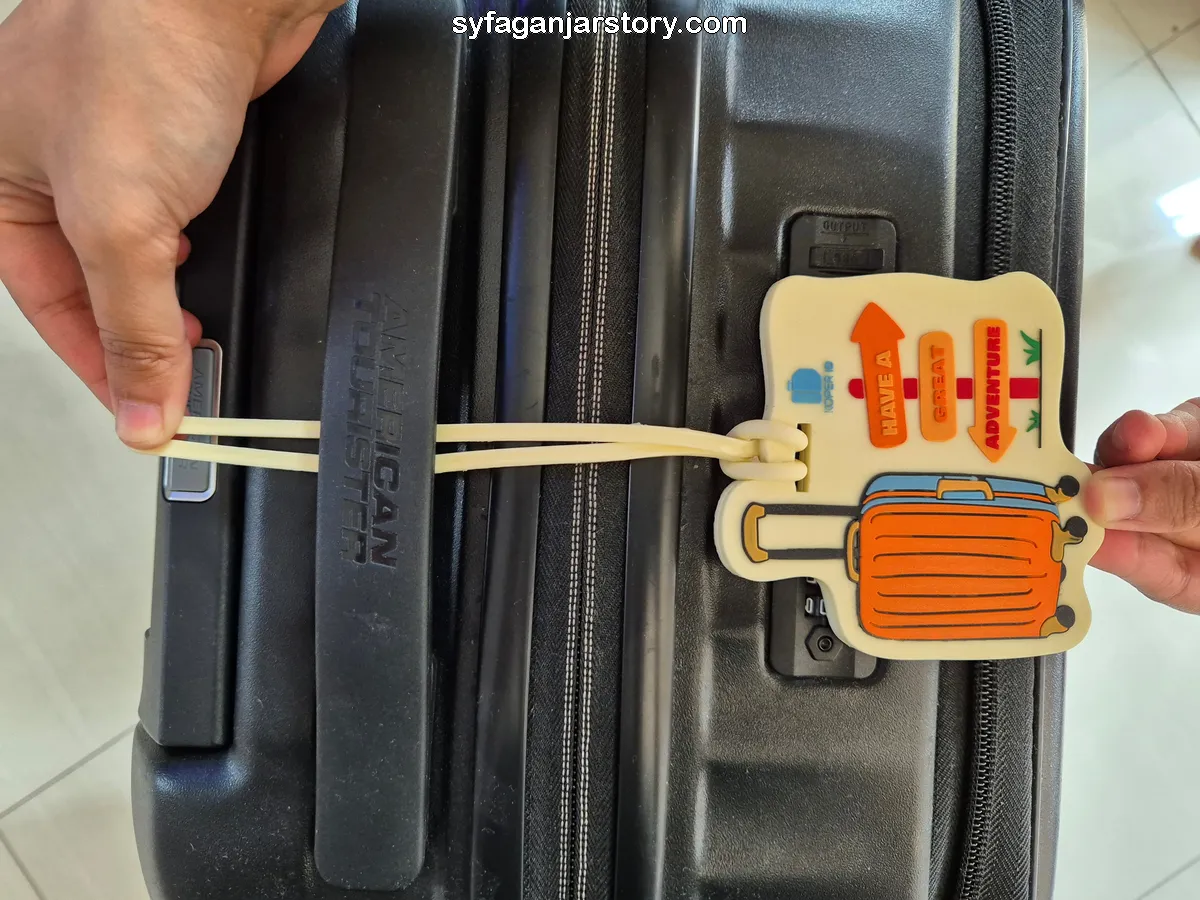 How To Tie Luggage Tag